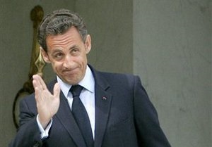 Жующий жвачку Саркози возмутил турок