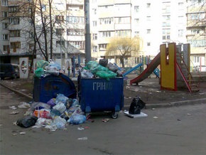 Власти Киева обязали районы столицы убрать необустроенные мусорники