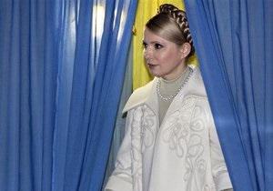 УП: Из-за отсутствия паспорта Тимошенко может не проголосовать на выборах