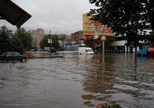 Потоп в Киеве: спасатели эвакуировали на лодках 37 человек