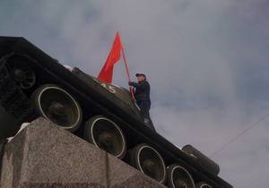Житомирский облсовет принял решение вывешивать 9 мая красные флаги
