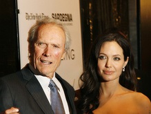 Клинт Иствуд пожаловался на красоту Анджелины Джоли