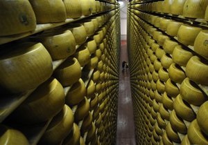 Роспотребнадзор запретил ввозить 128,5 тонн украинского сыра