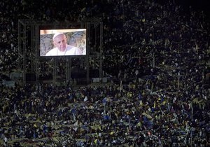 На ночную службу Папы в Рио собрались 2 млн человек
