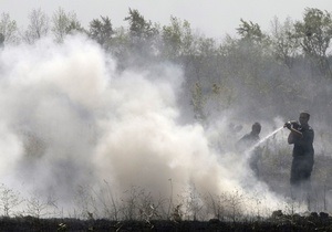 Полтавская область - горят торфяники  - пожар - огонь уничтожил - В Полтавской области огонь уничтожил 6 га травы и залежи торфа.