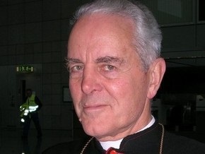 Епископ, отрицавший Холокост, принес извинения