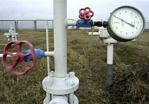 Азаров смирился с тем, что Украина не сможет решить газовый вопрос с Россией в октябре