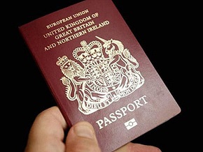 Британку попросили показать паспорт при покупке чайных ложек