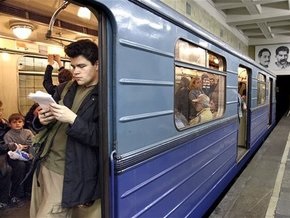 Машинист московского метро погиб, выпав во время движения из кабины