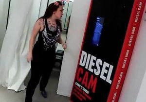 В примерочных Diesel установили камеры с доступом к Facebook