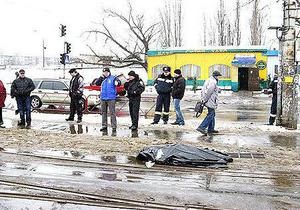 В Киеве трамвай переехал женщину и скрылся с места происшествия