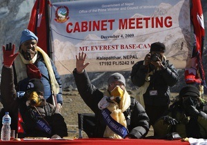 Правительство Непала провело заседание на Эвересте