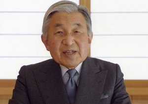 Император Японии перенес операцию на легких