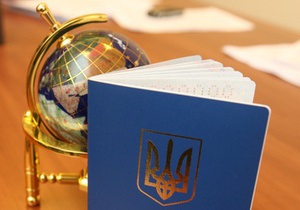 Украинцы будут получать загранпаспорта старого образца