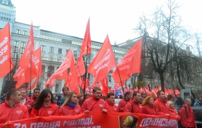 Во Львове марш в честь годовщины революции сопровождался перепалками между левыми и правыми
