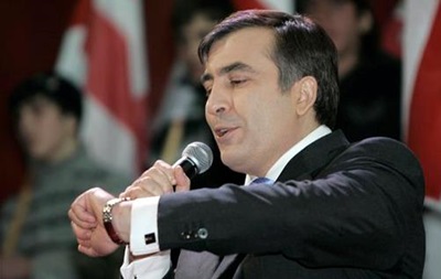 Саакашвили раздает грузинские паспорта