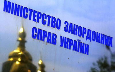 МЗС: На затриманому в Греції судні з нелегальним вантажем зброї українців немає