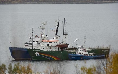 Затриманих активістів Greenpeace перевели до Санкт-Петербурга