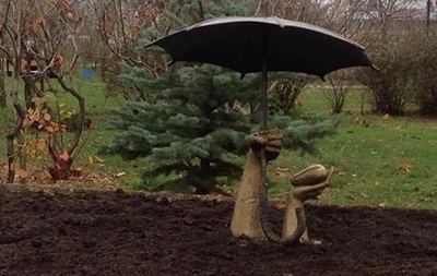 В киевском парке Позняки установили скульптуру по замыслу двух школьниц 