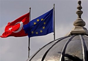 Украина и Турция начали переговоры по введению безвизового режима