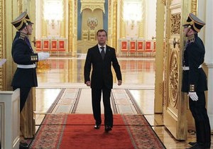 Медведев: Россия будет защищать своих разведчиков в любых ситуациях