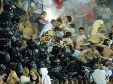 Евро-2012 пройдет без милиции на стадионах