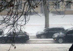 В снежный плен между Херсоном и Николаевом попали почти 700 машин