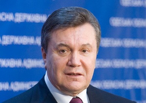 Янукович пообещал подписать закон об использовании 9 мая красных флагов