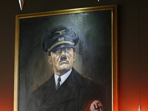 Бельгийская няня лишилась работы из-за прославления Гитлера