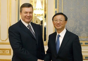 Янукович нанесет визит в Китай