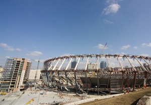 С территории вокруг НСК Олимпийский демонтируют киоски