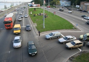 На киевских дорогах появится пластиковая разметка