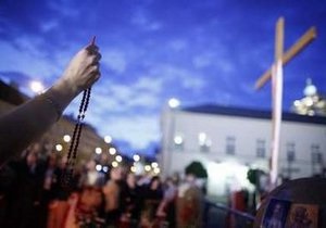 В Варшаве прошла новая демонстрация противников переноса креста, установленного после авиакатастрофы под Смоленском
