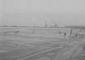 В Азовском море сухогруз получил пробоину: экипаж вышел на лед
