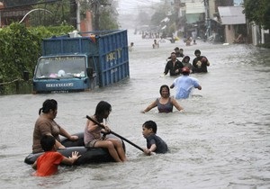 На Филиппинах жертвами тайфунов стали более ста человек
