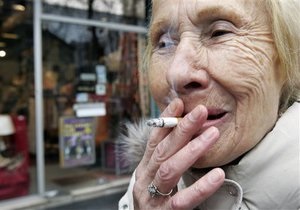 Ученые: женщине необходимо бросить курить до 30 лет