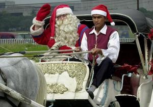 Ученые объяснили, как Санта-Клаусу удается развезти подарки детям за одну ночь