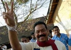 На выборах президента Шри-Ланки лидирует действующий глава государства