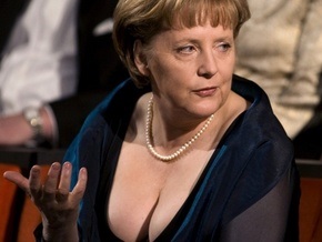 Карл Лагерфельд посоветовал Ангеле Меркель найти нового портного