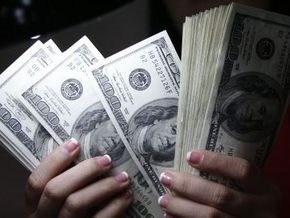 НБУ нарастил продажу валюты на аукционе
