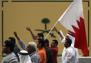 В Бахрейне демонстрант сбил на автомобиле группу полицейских