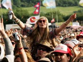 В Англии стартует фестиваль Гластонбери с участием Blur, Franz Ferdinand и Prodigy