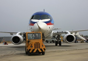 Российский Superjet-100 мог быть захвачен или столкнулся с горой