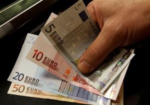 Курс евро вырос до максимума двух месяцев
