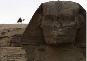 В Египте военные закрыли доступ туристов к пирамидам. Каирский музей древностей взят под охрану