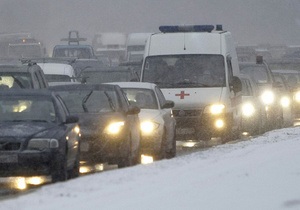 снег в киеве - пробки - ситуация на дорогах: Водителям советуют объезжать Киев