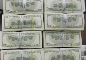 Межбанк открылся снижением котировок по евро и доллару