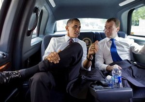 Медведев поздравил Обаму с Днем рождения
