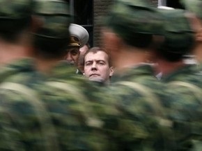 МИД Украины обеспокоен инициативой Медведева о применении армии за пределами России