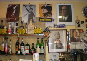 Журналисты обнаружили в Италии бар с фашистской символикой
